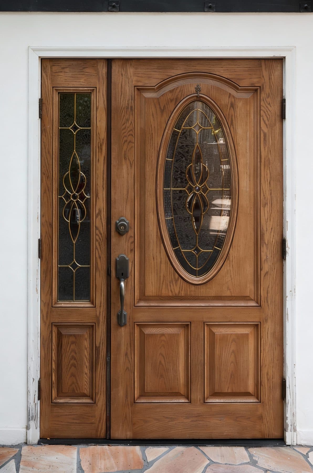 Veneer door with an oval leaded-glass panel